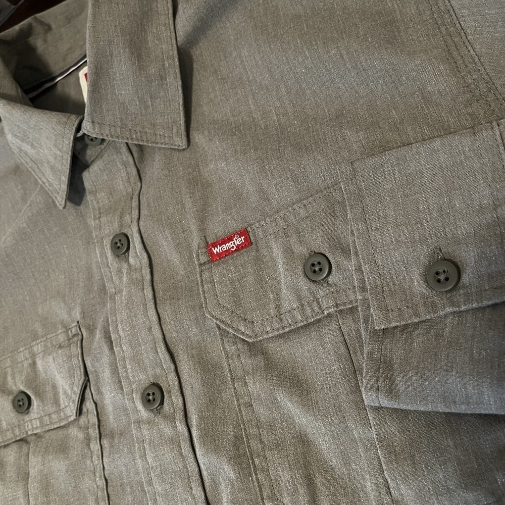 Wrangler Men's XL Relaxed Fit Long Sleeve Woven Shirt Utility Pockets Workwear